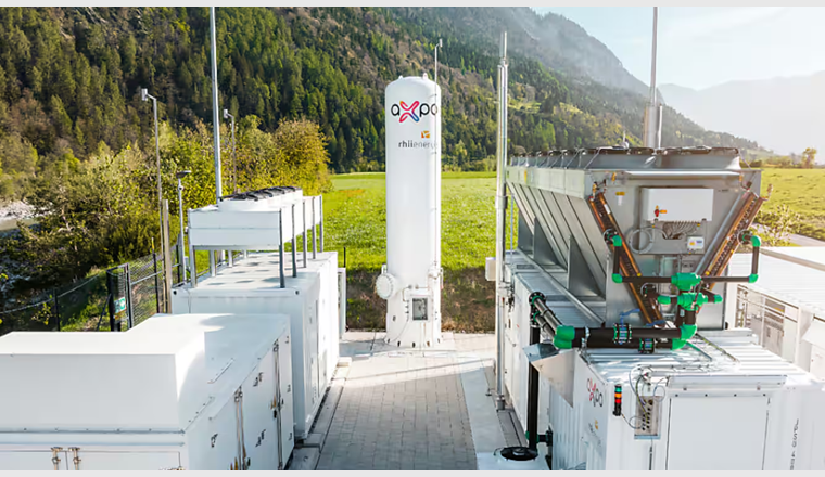 Die Anlage produziert jährlich bis zu 350 Tonnen Wasserstoff und nutzt dafür den Strom des Wasserkraftwerks Reichenau. (Bild: Axpo)