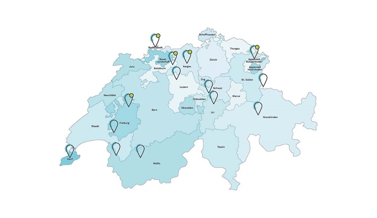 Fig. 2 Standorte, an denen Mitglieder des Vereins der H2 Produzenten Wasserstoffproduktionsanlagen planen oder betreiben. Erfahrungen aus den Bewilligungsprozessen der fünf mit einem grünen Punkt markierten Anlagen flossen in den Genehmigungsleitfaden für den Bau und Betrieb von H₂-Produktionsanlagen ein.