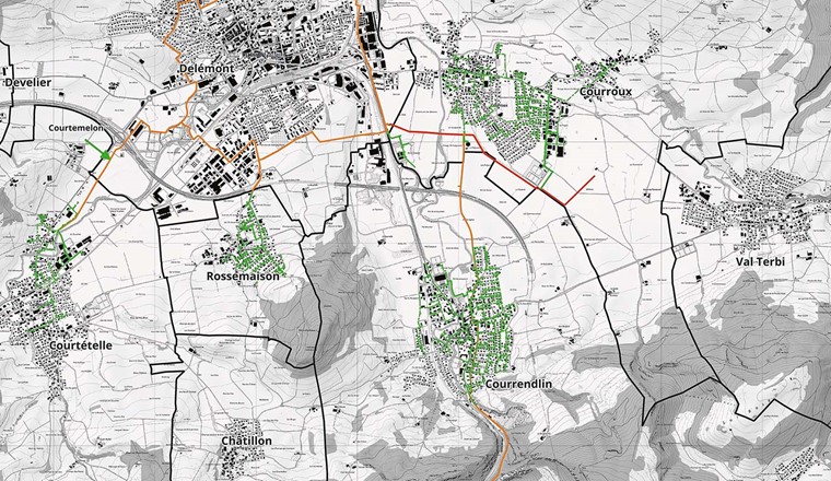 Fig. 2 Plan d’ensemble des réseaux gaz de la région de Delémont. Le dernier segment de la conduite 70 bar de GVM est visible en rouge. Le réseau 5 bar construit en partie par la ville de Delémont, en partie par EDJ, est en orange. Les réseaux des communes de Régiogaz sont en vert, le réseau de distribution basse pression et moyenne de la ville de Delémont n’est pas représenté il est alimenté par des postes de détente situés le long de la boucle 5 bar qui entoure la ville. La flèche verte indique le point où est injecté le biogaz de Courtemelon.