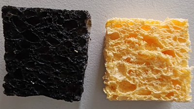 Der plasmonische Schwamm wandelt niederwertige Flüssigkeiten in hochwertiges Trinkwasser um. (© TU Ilmenau/Dong Wang)