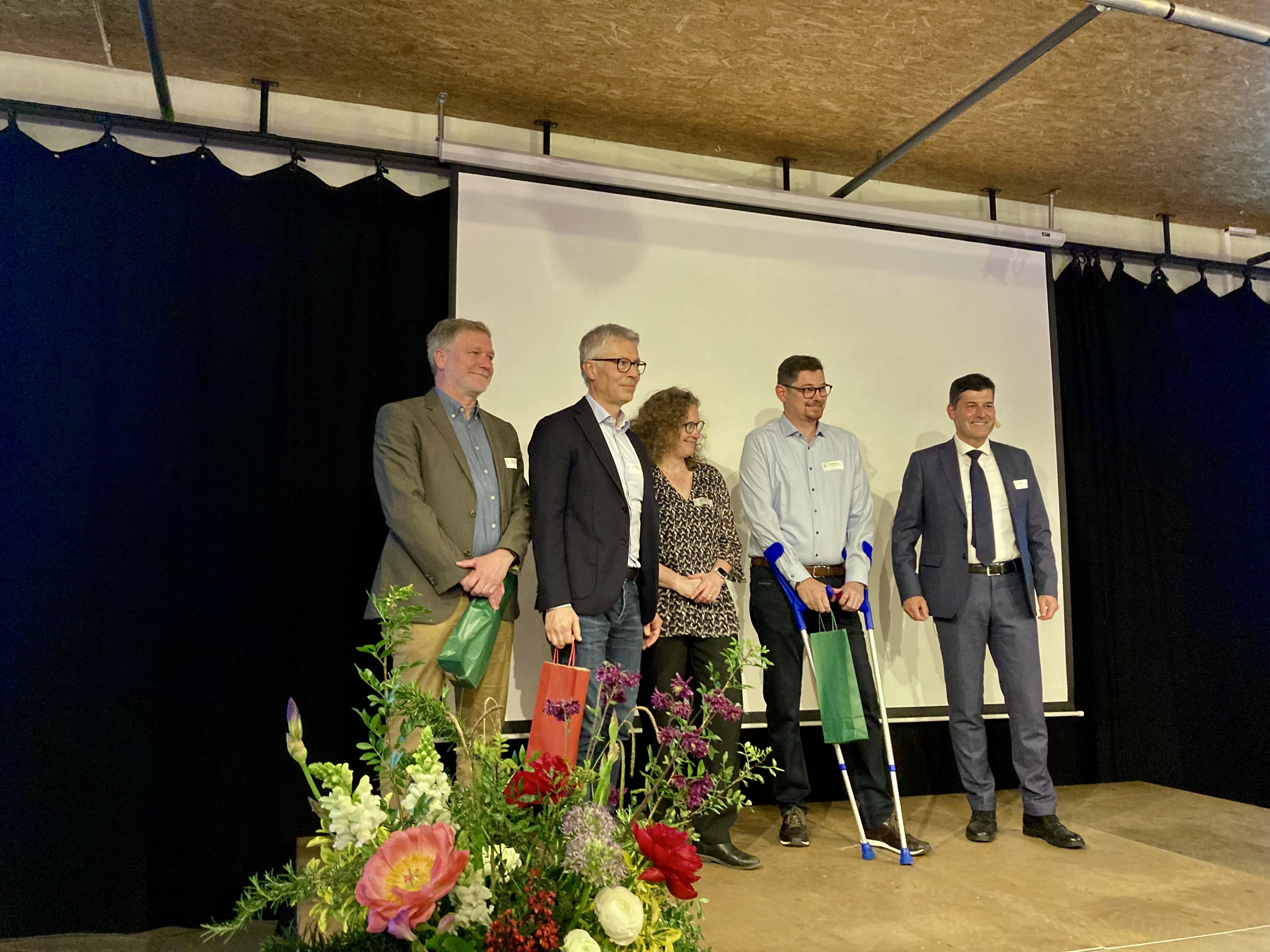 Neu gewählte Vorstandsmitglieder mit Co-Präsidium. V.l.n.r.: Aki Kleiner, Gerhard Koch, Co-Präsidentin Anja Herlyn, Reto Steinemann und Co-Präsident Mauro Suà.
Foto: Sicher/VSA