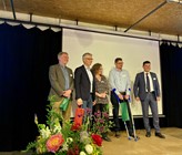 Neu gewählte Vorstandsmitglieder mit Co-Präsidium. V.l.n.r.: Aki Kleiner, Gerhard Koch, Co-Präsidentin Anja Herlyn, Reto Steinemann und Co-Präsident Mauro Suà.
Foto: Sicher/VSA Neu gewählte Vorstandsmitglieder mit Co-Präsidium. V.l.n.r.: Aki Kleiner, Gerhard Koch, Co-Präsidentin Anja Herlyn, Reto Steinemann und Co-Präsident Mauro Suà.
Foto: Sicher/VSA