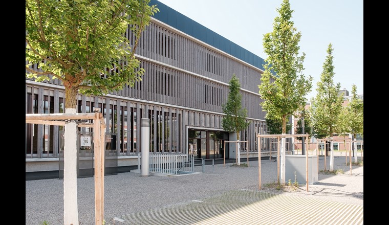Das Parkhaus bietet Ersatz für die früher auf dem gesamten Campus verteilten Parkplätze. (Bild: Empa)