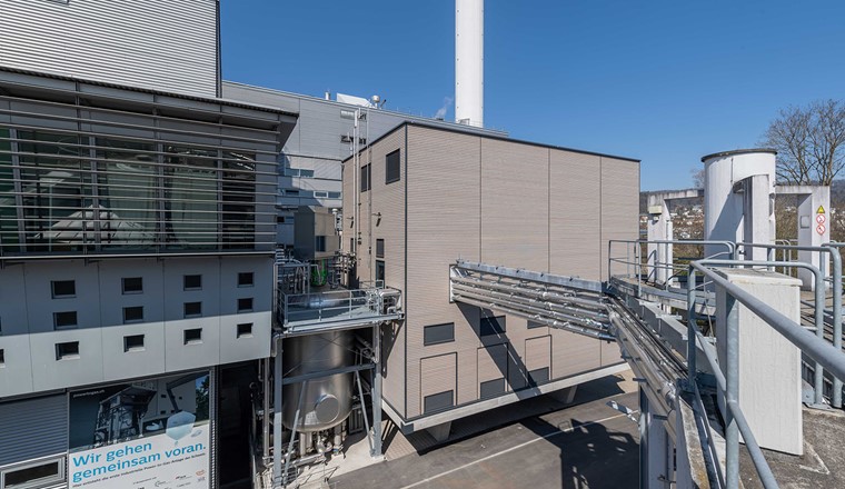 Depuis mars 2022, la centrale régionale Limeco de Dietikon (ZH), située dans la vallée de la Limmat, exploite la première centrale power-to-gas industrielle de Suisse, en collaboration avec huit fournisseurs d’énergie suisses. La conception et la rentabilité de telles installations peuvent être calculées grâce à l’outil de simulation développé à la Haute école spécialisée de Suisse orientale (OST). (Image : Limeco)