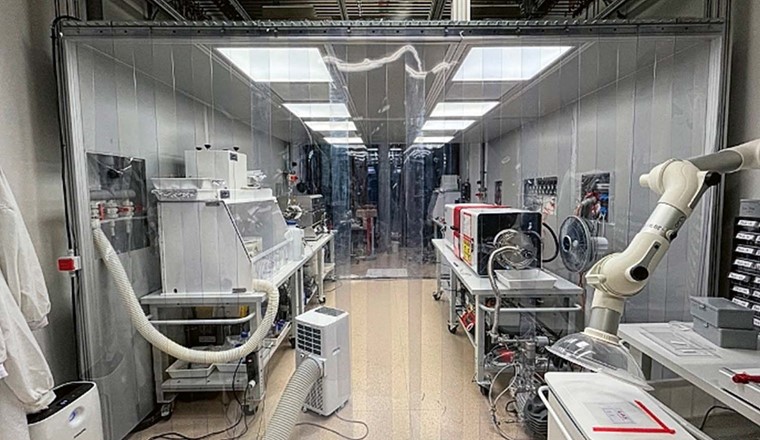 Fig. 6 Le laboratoire de l’EPFL où sont fabriquées les membranes en graphène.