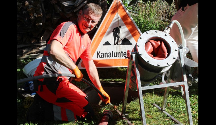 Kurt prépare le chemisage. Photo : Sicher/VSA