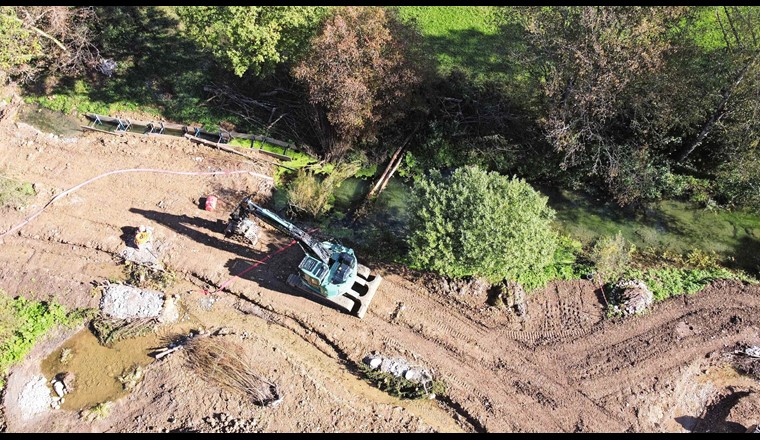 Der Magdenerbach im Kanton Aargau – braun und matschig während den Bauarbeiten. (© IUB Engineering AG)