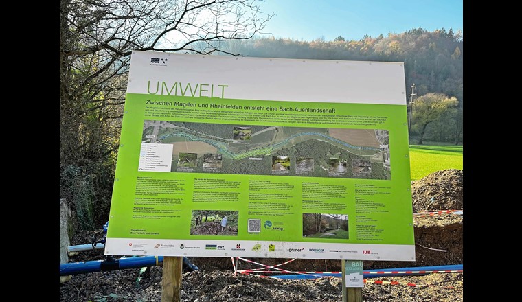 Kommunikation zur Revitalisierung des Magdenerbachs mittels Baustellentafel. (© Engineering AG)