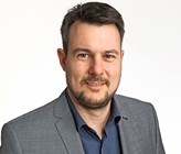 Adrian Schuler, Geschäftsführer ara region bern ag: «Wir setzen beim Lachgas auf eine End-of-Pipe-
Lösung, die wir 2022 pilotiert haben. Es handelt sich um die regenerative thermische Oxidation.» (Foto: ara region bern ag) Adrian Schuler, Geschäftsführer ara region bern ag: «Wir setzen beim Lachgas auf eine End-of-Pipe-
Lösung, die wir 2022 pilotiert haben. Es handelt sich um die regenerative thermische Oxidation.» (Foto: ara region bern ag)