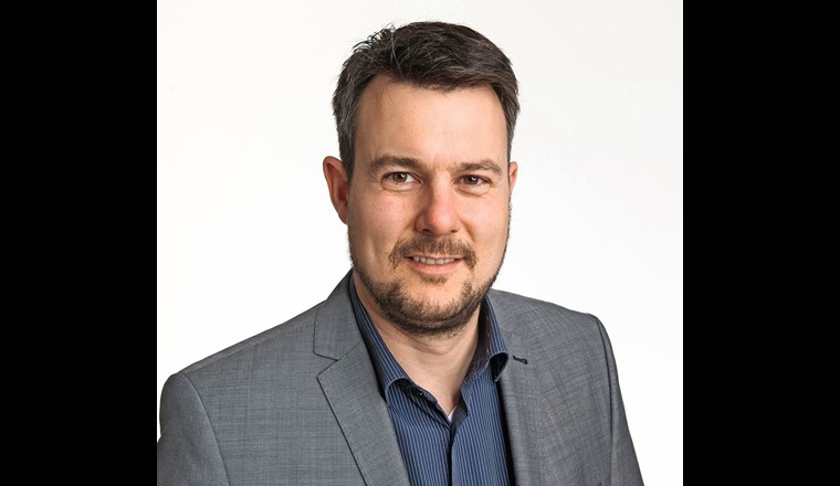 Adrian Schuler, Geschäftsführer ara region bern ag: «Wir setzen beim Lachgas auf eine End-of-Pipe-
Lösung, die wir 2022 pilotiert haben. Es handelt sich um die regenerative thermische Oxidation.» (Foto: ara region bern ag)