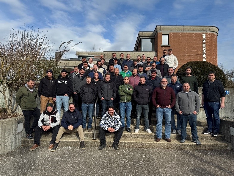 Die Teilnehmer des Lehrgangs 2024/2025 an ihrem letzten Schultag (Bild: Susanna Troppan)