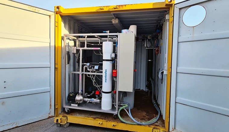 Le container avec les trois filières à l’échelle pilote pour le traitement de l'eau souterraine.