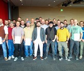 Die Klärwerkfachfrauen und -männer, die die Urkunden persönlich entgegennehmen konnten. Ebenfalls auf den Foto: Peter Lehmann (ganz rechts), Anja Herlyn (Dritte von rechts). Foto: Sinniger/VSA Die Klärwerkfachfrauen und -männer, die die Urkunden persönlich entgegennehmen konnten. Ebenfalls auf den Foto: Peter Lehmann (ganz rechts), Anja Herlyn (Dritte von rechts). Foto: Sinniger/VSA