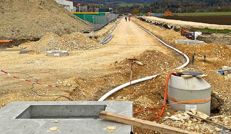 Fig. 4 Verlegung der ersten 400 m Pipeline mit Verteilkammer.