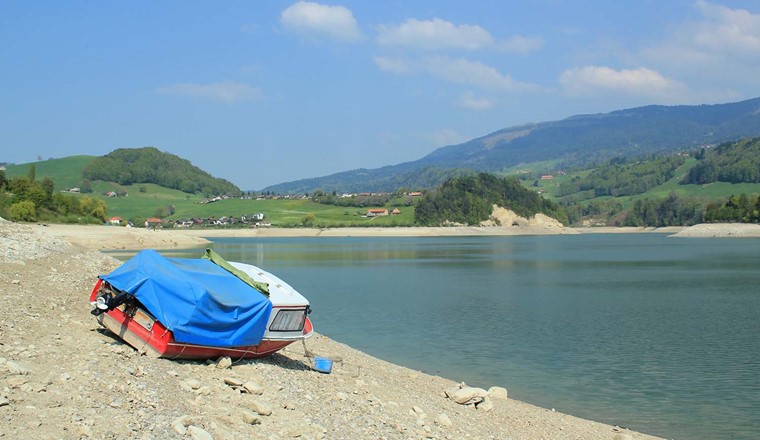 Trockenheit am Greyerzersee (Bild: Adobe Stock)