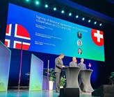 Bundesrat Albert Rösti bei der Unterzeichnung des Abkommens mit dem norwegischen Energieminister Terje Aasland. (Bild: UVEK) Bundesrat Albert Rösti bei der Unterzeichnung des Abkommens mit dem norwegischen Energieminister Terje Aasland. (Bild: UVEK)