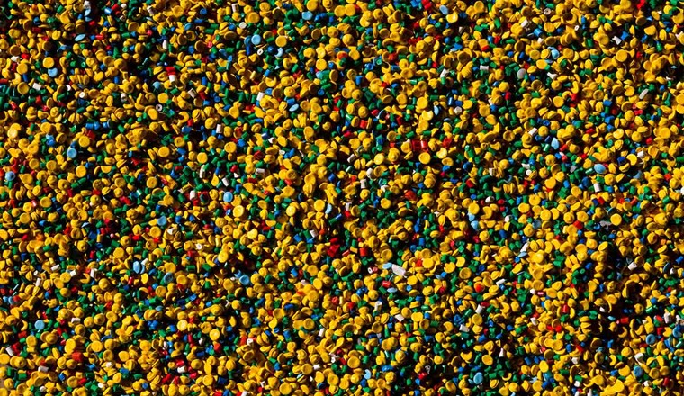 Die neue Datenbank enthält mehr als 16 000 Chemikalien. Mindestens 4200 davon gelten in der Datenbank als bedenklich für Umwelt und Gesundheit. (Bild: Adobe Stock)