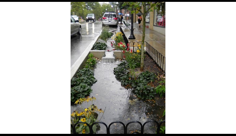 Exemple de développement d’infrastructures bleues-vertes en pente aux Etats-Unis ©State College, PA