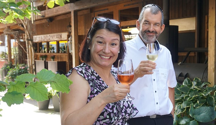 Cristina Seoane, Leiterin Bildung, und Urs Trepp von der Prüfungskommission B-UK2.