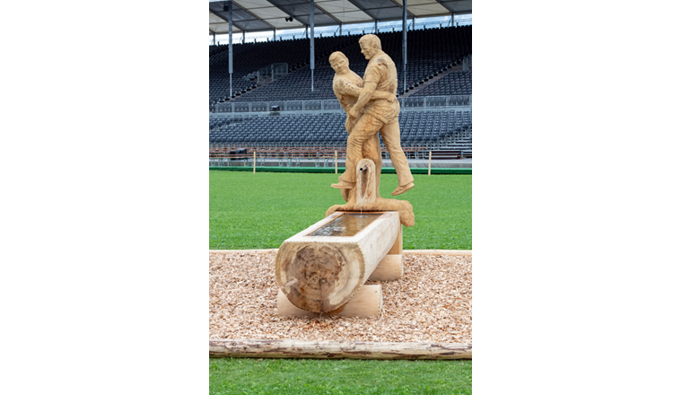 Der fertige Brunnen in der Glarnerland-Arena. (© ESAF 2025 Glarnerland+ / Maya Rhyner)