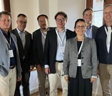 (v.l.n.r.) Rolf Baumbach (Werke Wädenswil, Vorstand VGOZT), Martin Zopfi-Glarner (Technische Betriebe Glarus, Vorstand VGOZT), Mike Baumgärtner (Liechtenstein Wärme, Vizepräsident VGOZT), Stephan Osterwald (VSG), Christine Michel (VSG), Christian Gyger (VSG), Ernst Uhler (Energie Zürichsee Linth) (© VSG) (v.l.n.r.) Rolf Baumbach (Werke Wädenswil, Vorstand VGOZT), Martin Zopfi-Glarner (Technische Betriebe Glarus, Vorstand VGOZT), Mike Baumgärtner (Liechtenstein Wärme, Vizepräsident VGOZT), Stephan Osterwald (VSG), Christine Michel (VSG), Christian Gyger (VSG), Ernst Uhler (Energie Zürichsee Linth) (© VSG)