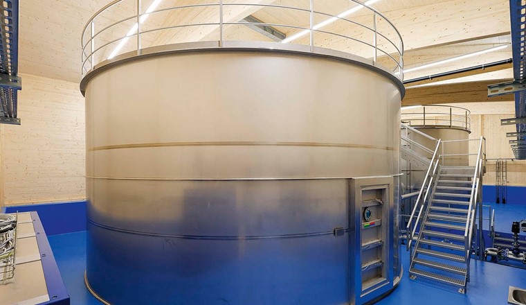 Fig. 2 Innenansicht des Reservoirs (2 Edelstahlbehälter à 280 m³).