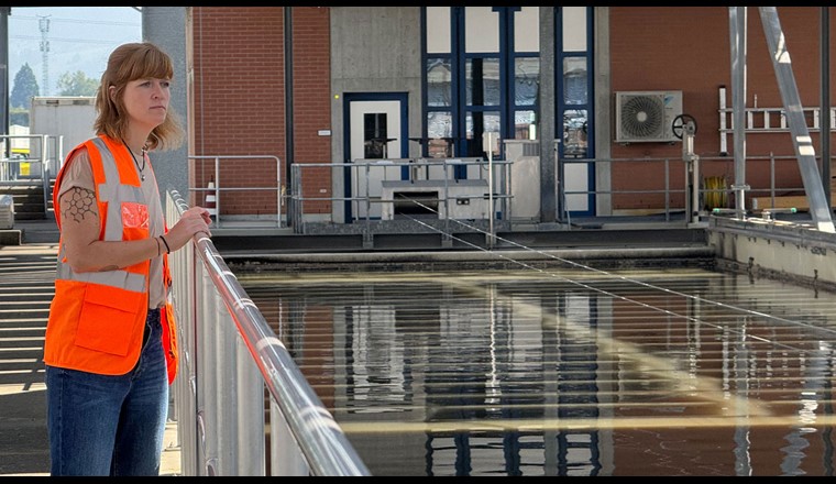 Projektingenieurin Sara Löhn auf der ARA Rosenbergsau in Heerbrugg. Foto Neoviso/VSA