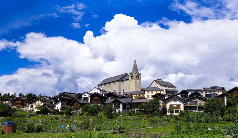 Das Dorf Lens im Wallis. (© Christian David CC BY-SA 4.0, Wikipedia)