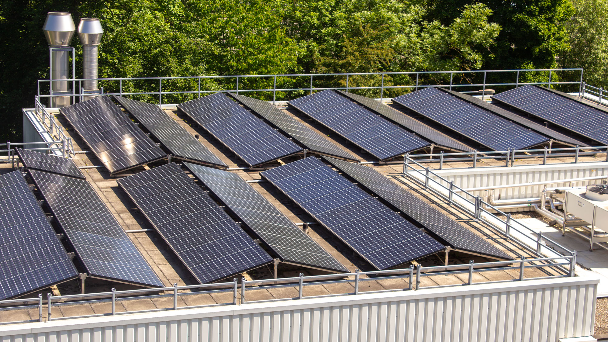 Solardach aus ARA, Foto Sicher/VSA