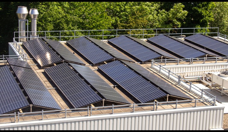 Tetto solare realizzato con ARA, foto Sicher/VSA