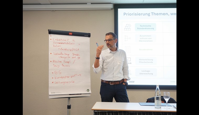 Stefan Güpfert, Bereichsleiter Gas/Wärme, eruierte in einem Workshop im Rahmen des Jubiläumanlasses, auf welche Wärmethemen 2026 der Fokus gelegt werden soll.