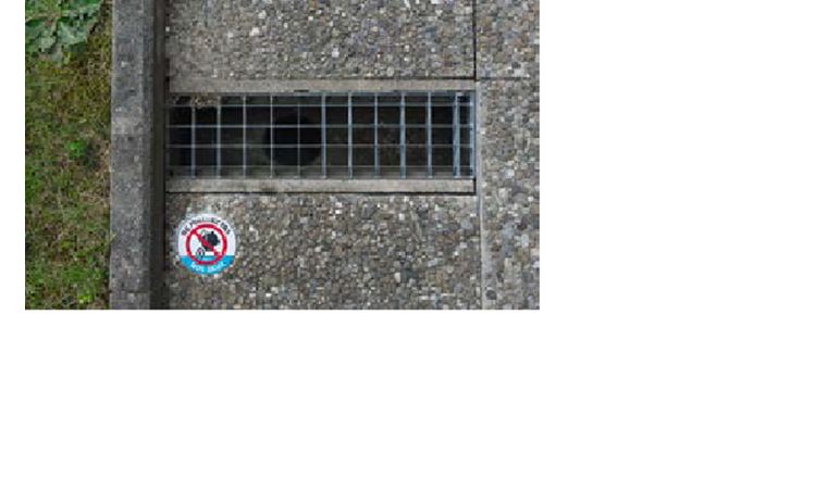Les plaquettes ne sont pas seulement conçues pour le secteur public mais aussi pour le domaine privé, par ex. pour signaler les systèmes d’évacuation sur des terrasses qui sont raccordés à une conduite d’évacuation des eaux pluviales ou même à une station d’infiltration des eaux.