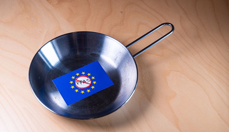 Das EU-weite PFAS verbot wird heiss diskutiert. © Adobe Stock