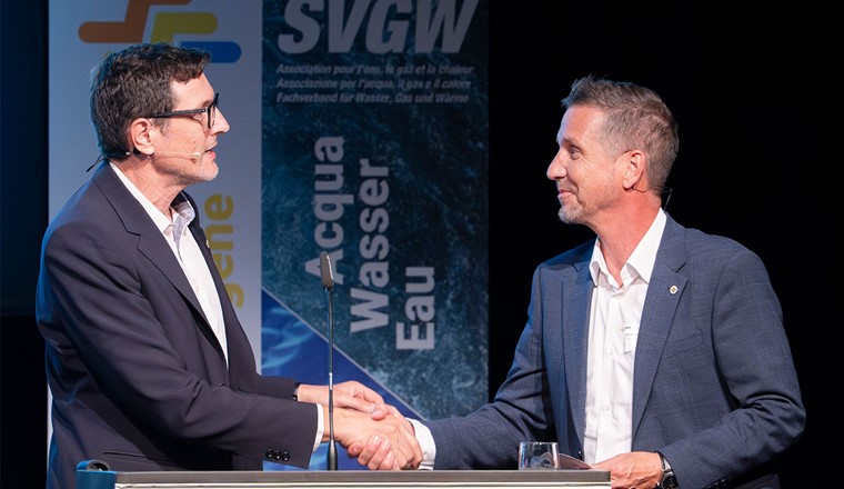 Der eine geht, der andere kommt: die Stabsübergabe der SVGW-Präsidentschaft an Patrick Flammer.