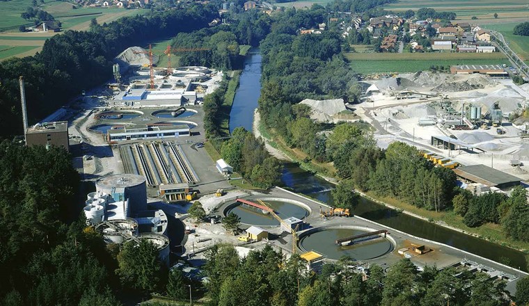 Die ARA Hard während des Ausbaus im Jahr 1989. Bild: ETH-Bibliothek Zürich, Bildarchiv / Fotograf: Comet Photo AG (Zürich) / Com_FC24-8400-0291 / CC BY-SA 4.0