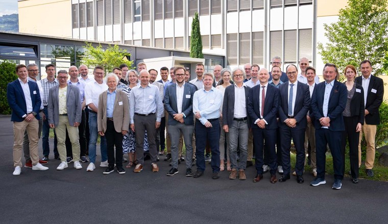 Gruppenfoto des Konsortiums vom H2-Lab beim Kick-Off-Event. © Ostschweizer Fachhochschule OST
