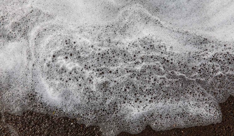Das Vorkommen von PFAS in Böden und Wasser wird von der Bevölkerung stärker wahrgenommen als das Vorkommen in Lebensmitteln. © Adobe Stock