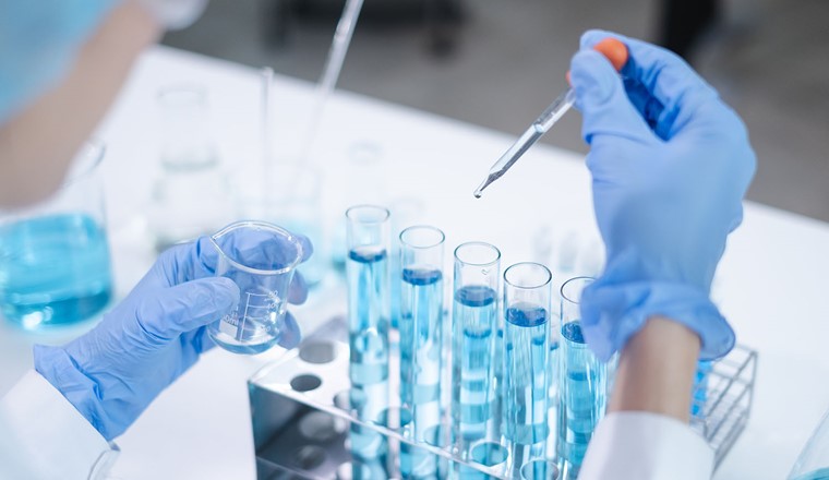 Die Sicherheit einer Chemikalie soll schon im Entwicklungsprozess geklärt werden. @ Adobe Stock