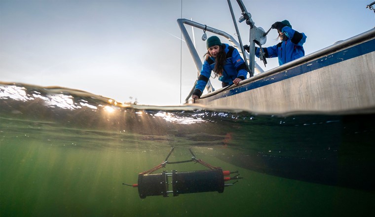 Mit dem Aquascope im Greifensee (Kanton Zürich) wurde das Plankton gezählt. © Jonas Steiner, Eawag