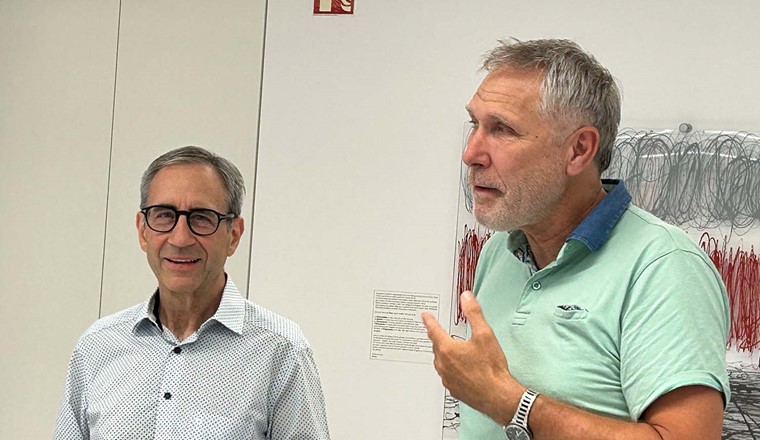 Raffaele Domeniconi dankt Antonello Gatti für seine grosse Unterstützung bei der SVGW-Weiterbildung im Tessin.
