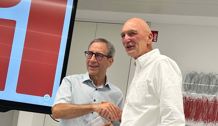 W-UK3-Vorsitzender Adrian Rieder dankt Antonello Gatti für sein grosses und langjähriges Engagement in der Kommission.