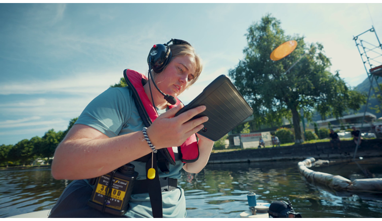 Gewässerökologin Salomé Stauffer (AquaPlus AG) bei der Arbeit. Fotos NEOVISO und Sicher/VSA