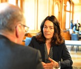 Franziska Herren von der Trinkwasserinitiative möchte die Subventionen in der Landwirtschaft nachhaltige investieren, Markus Ritter vom Bauernverband sieht sich einseitig an den Pranger gestellt. Franziska Herren von der Trinkwasserinitiative möchte die Subventionen in der Landwirtschaft nachhaltige investieren, Markus Ritter vom Bauernverband sieht sich einseitig an den Pranger gestellt.