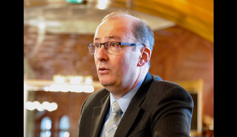 «Quando la gente scopre quali enormi quantità di medicinali di origine umana entrano nelle nostre acque, potrebbe non voler più bere acqua di mare", ipotizza il presidente dell'unione dei contadini. 
