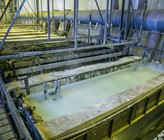 In der Metallindustrie ist das Potenzial zur Verschmutzung des Wassers mit belastenden Chemikalien hoch. In der Metallindustrie ist das Potenzial zur Verschmutzung des Wassers mit belastenden Chemikalien hoch.