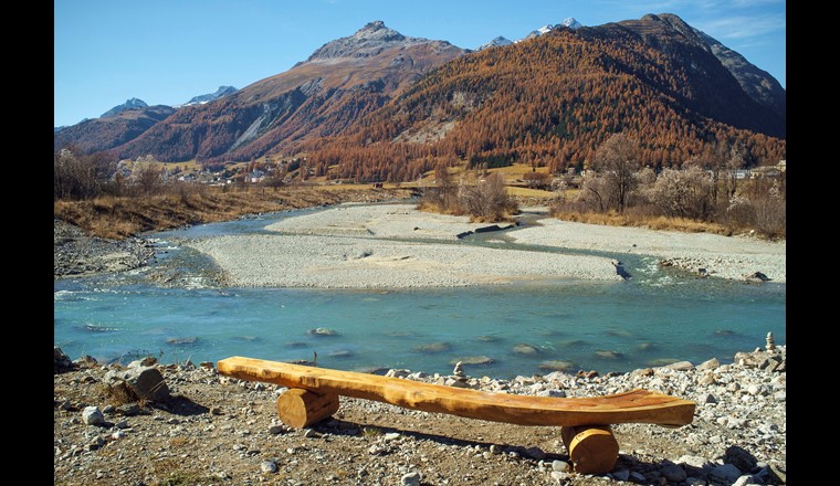 Fig. 2 La rivitalizzazione delle zone alluvionali alla confluenza dei fiumi Beverin e Inn a Bever (GR) è un esempio significativo di come un fiume più naturale possa accentuare la bellezza di un paesaggio, per la gioia delle persone in cerca di svago e a vantaggio della biodiversità. (Foto: F. Bertschinger/Ex-Press/UFAM)
