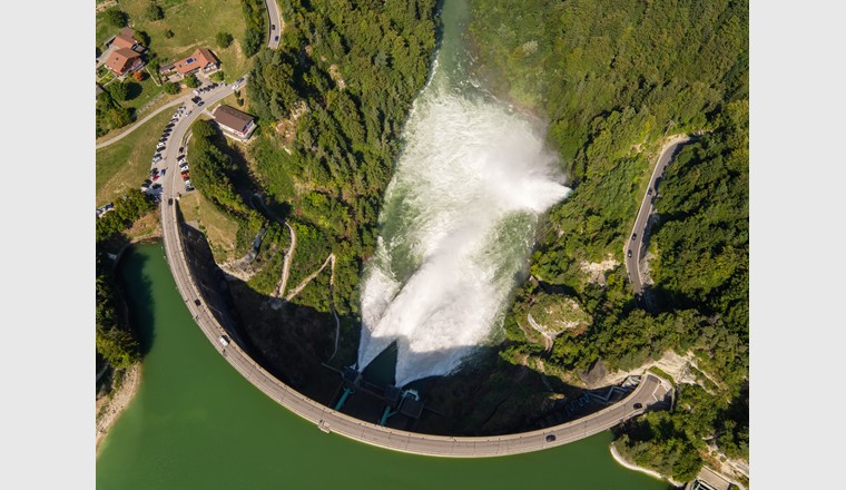 Im September 2016 wurde beim Kraftwerk von Rossens (FR) ein künstliches Hochwasser erzeugt. Ziel war es, den verarmten Geschiebehaushalt der Saane zu reaktivieren. (Forschungsgruppe Ökohydrologie, ZHAW)