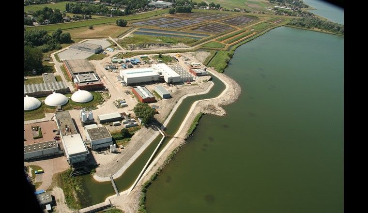 Usine de traitement d'eau potable aux Pays-Bas. Deux détecteursmicrobiologiques en ligne ont été testés dans cette usine afin d'étudier les variations de la qualité de l'eau produite.
