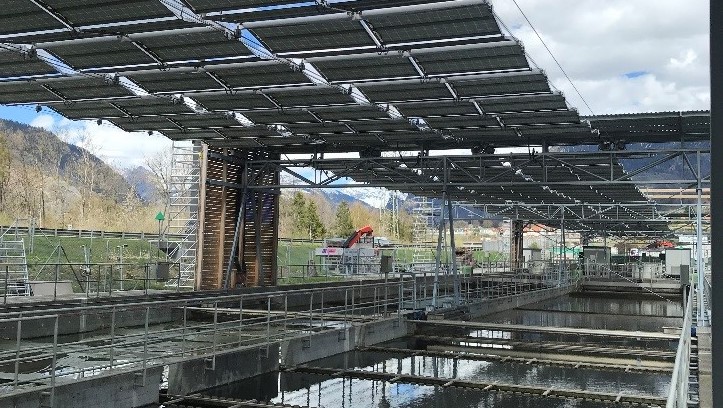 Die ARA Chur ist die weltweit erste ARA mit Solarfaltdach über den Klärbecken.