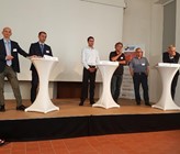 V.l.n.r. Felix Walter, Ecoplan; André Olschewski, SVGW; Martin Rufer, SBV; Martin Bossard, BioSuisse; Samuel Vogel, BLW; Stephan Müller, Bafu  V.l.n.r. Felix Walter, Ecoplan; André Olschewski, SVGW; Martin Rufer, SBV; Martin Bossard, BioSuisse; Samuel Vogel, BLW; Stephan Müller, Bafu